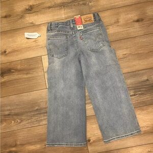 NWT Levi's Jeans Girls 8 Reg Cropped Wide Leg Mid Rise Medium Wash DISTRESSED